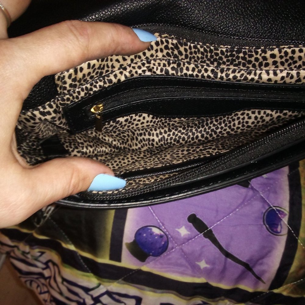 Purses - Picture 2 of 6